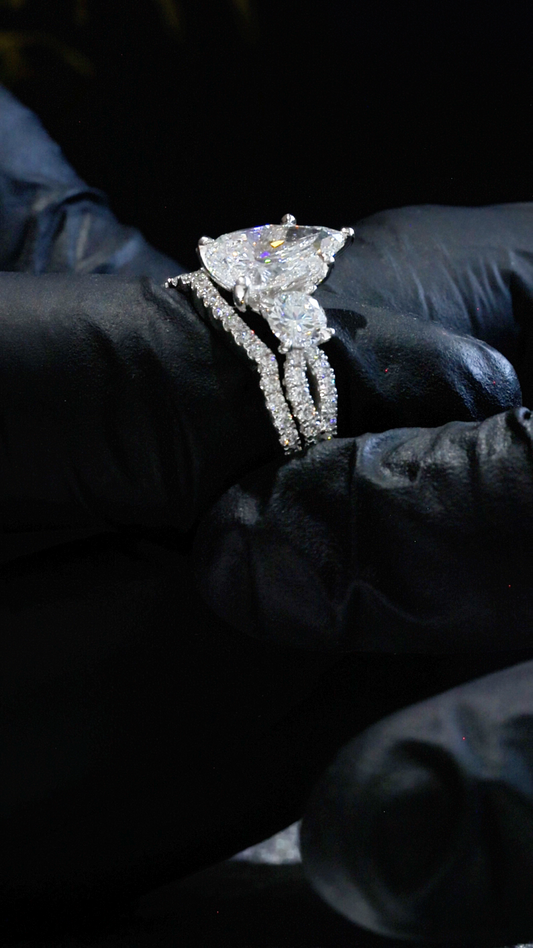 Pear-Cut Lab-Grown Diamond Engagement Ring with Round Side Accents in White Gold | Prong-Set Design