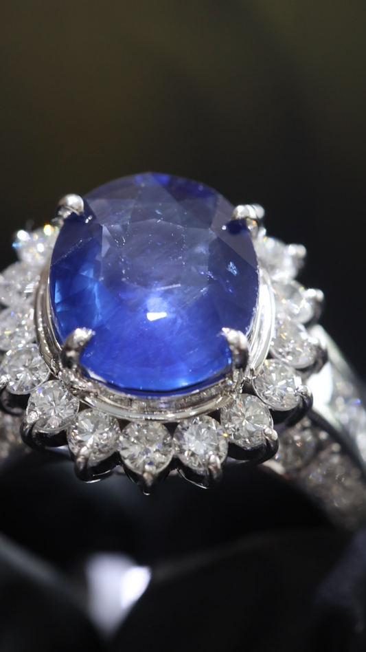 Sapphire & Diamond Halo Ring in Platinum | 4.36 CT Sapphire + 1.90 CTW Diamonds