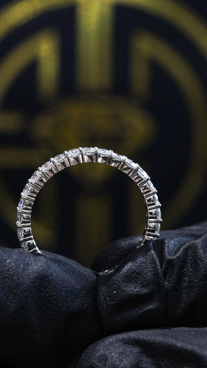 Round Brilliant Shared-Prong Diamond Eternity Band in 14K White Gold – 1.15 CT