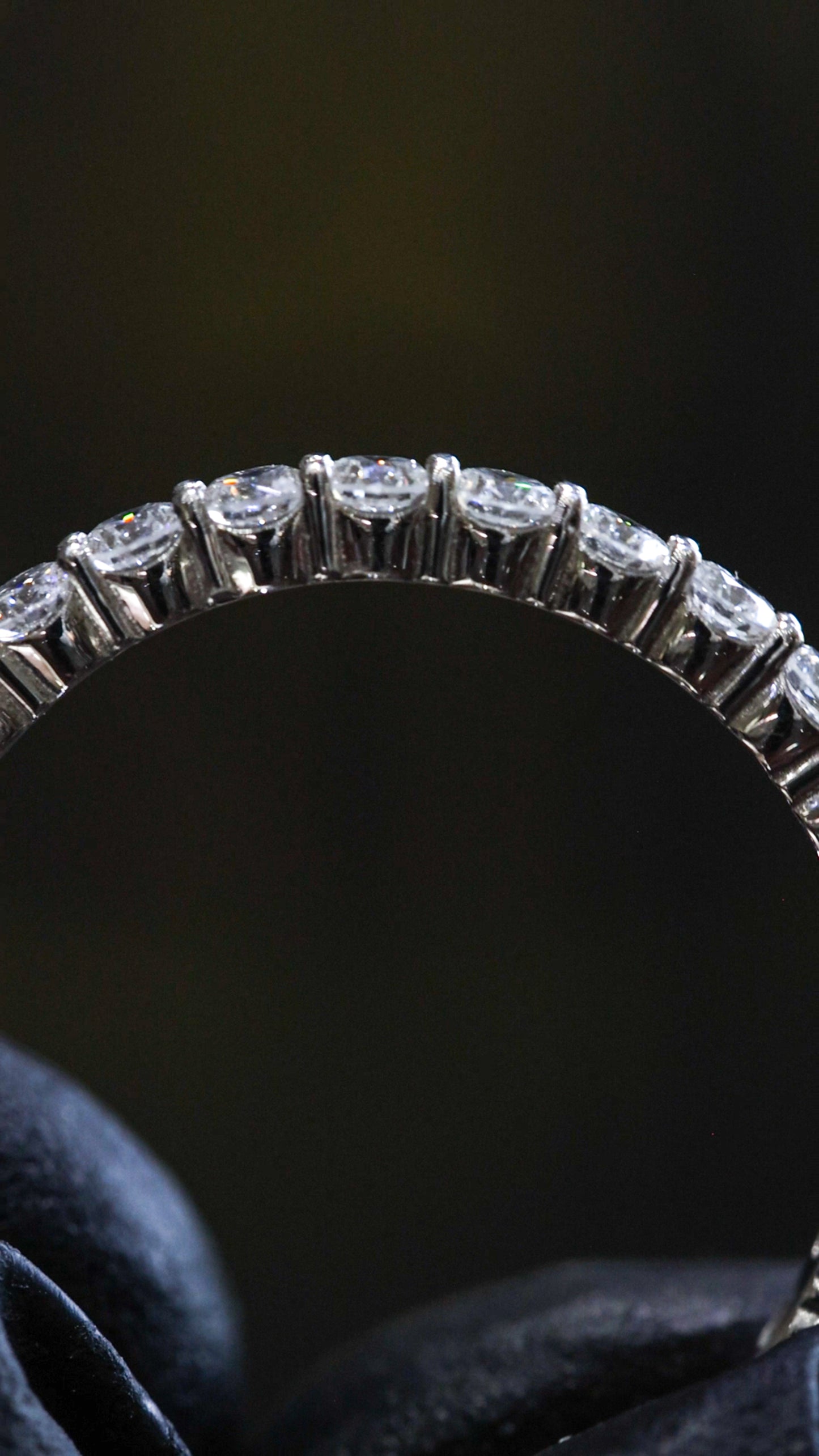 Round Brilliant Shared-Prong Diamond Eternity Band in 14K White Gold – 1.15 CT