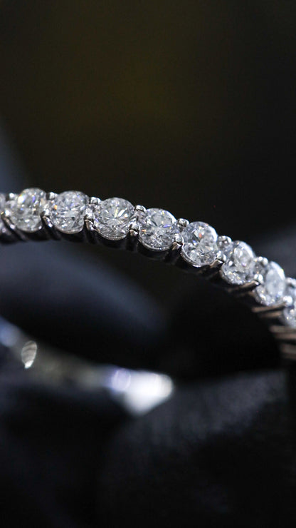 Round Brilliant Shared-Prong Diamond Eternity Band in 14K White Gold – 1.15 CT