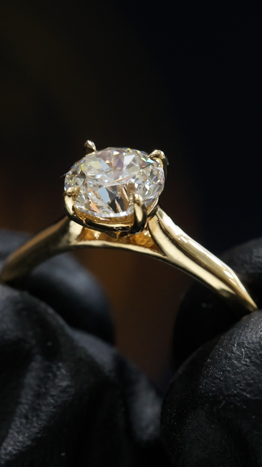 Round Brilliant Natural Diamond Solitaire Engagement Ring in Yellow Gold | Classic Prong-Set Design